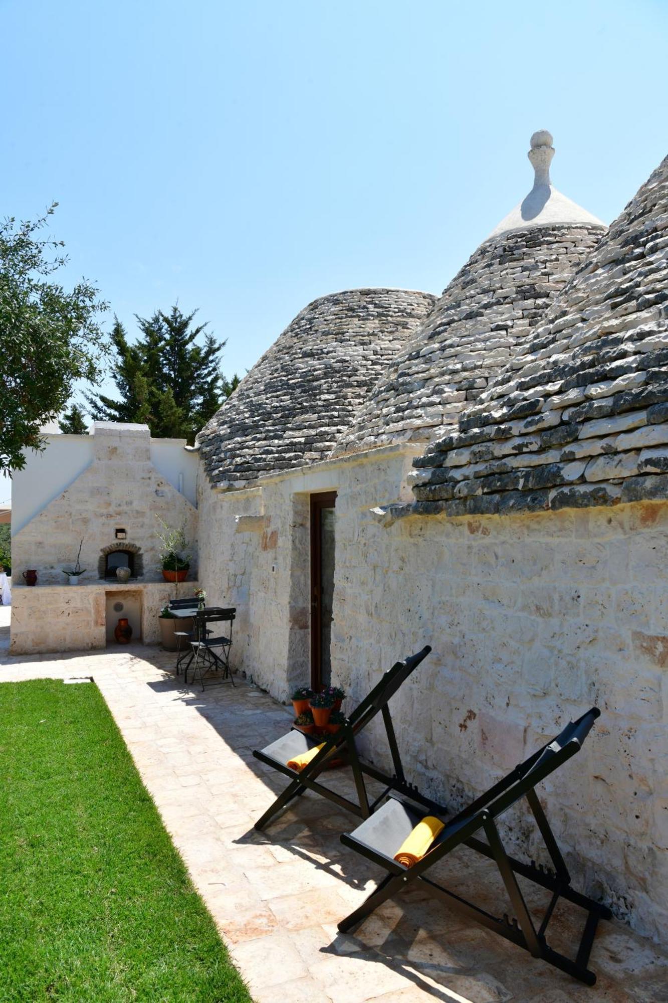 Lamarossa Trulli & Suites Antonelli Exterior photo